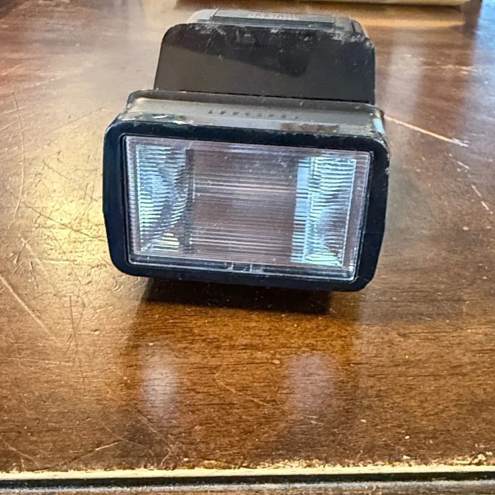 Sunpak Auto 144 PC thyristor Flash - Black untested as is